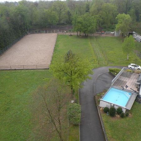 Repos Rouge-Plaisir Au Milieu Des Chevaux Kembs Exterior photo